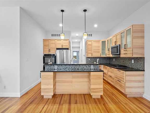 4th image of 3253 Minnesota Ave