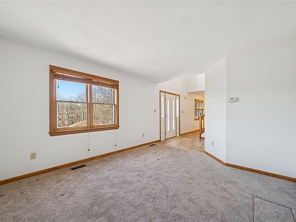 3rd image of 1051 Finchley Rd