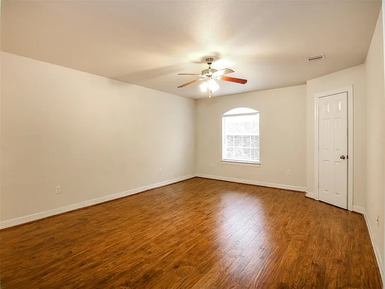 2915 Paige St — Photo 15