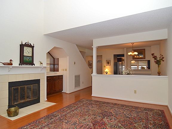 5th image of 220 Kirkwood Dr