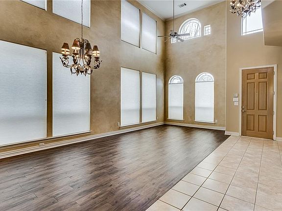 2nd image of 72 Emerald Pond Dr