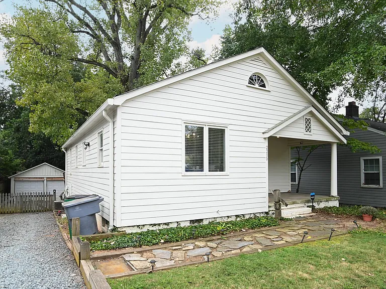 2215 Scott Ave — Photo 4