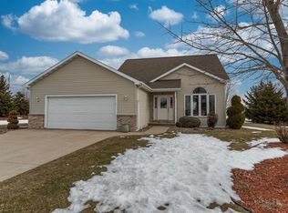 W5336 Mile Long Dr, APPLETON, WI 54915