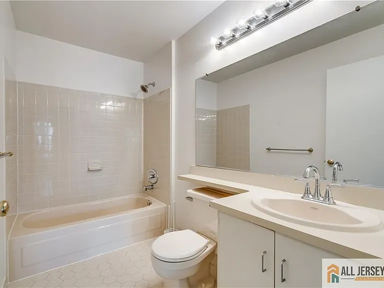 35 Brighton Way — Photo 6