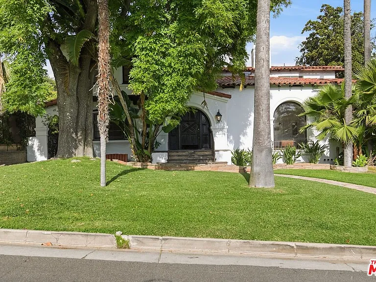1530 Valley View Rd — Photo 3