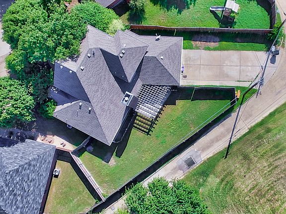 3rd image of 1808 Waterwood Dr