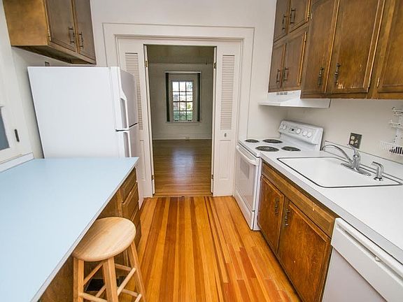 4th image of 660 N Washington St APT 4