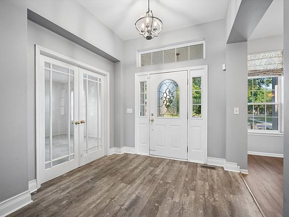 5th image of 332 Red Rock Ln