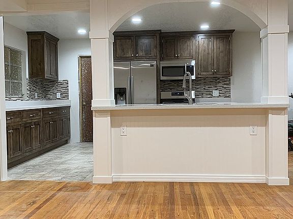 4th image of 329 E Canterbury Dr
