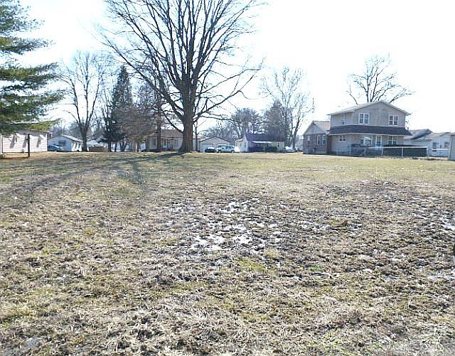 2nd image of 418 9th St