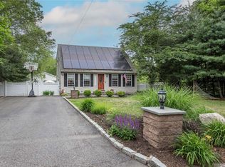 6 Apricot Rd, Rocky Point, NY 11778