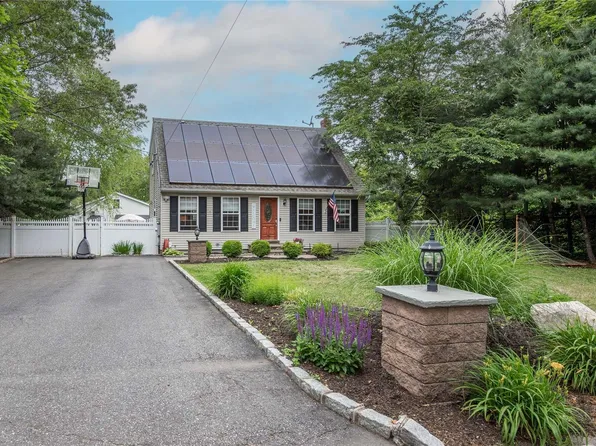 6 Apricot Road, Rocky Point, NY 11778