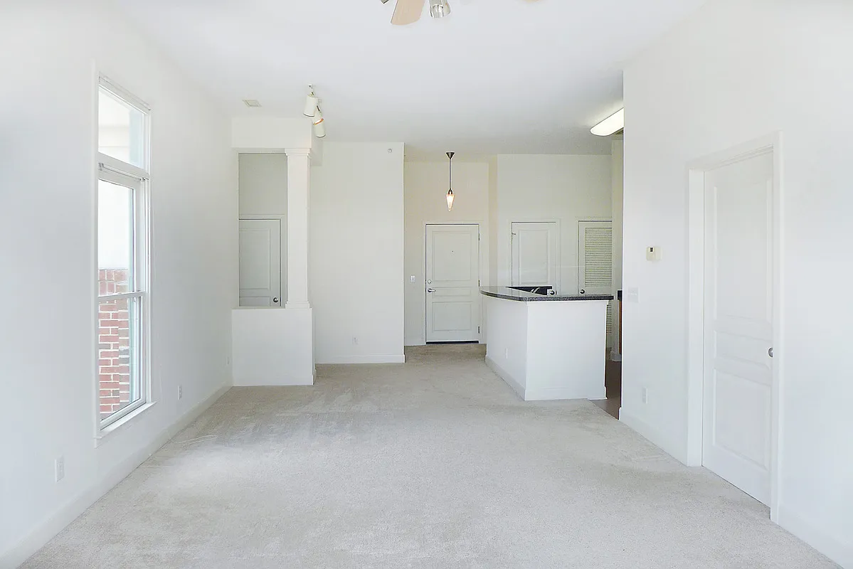 2 bed, 1060 sqft, $2,109 — Photo 3