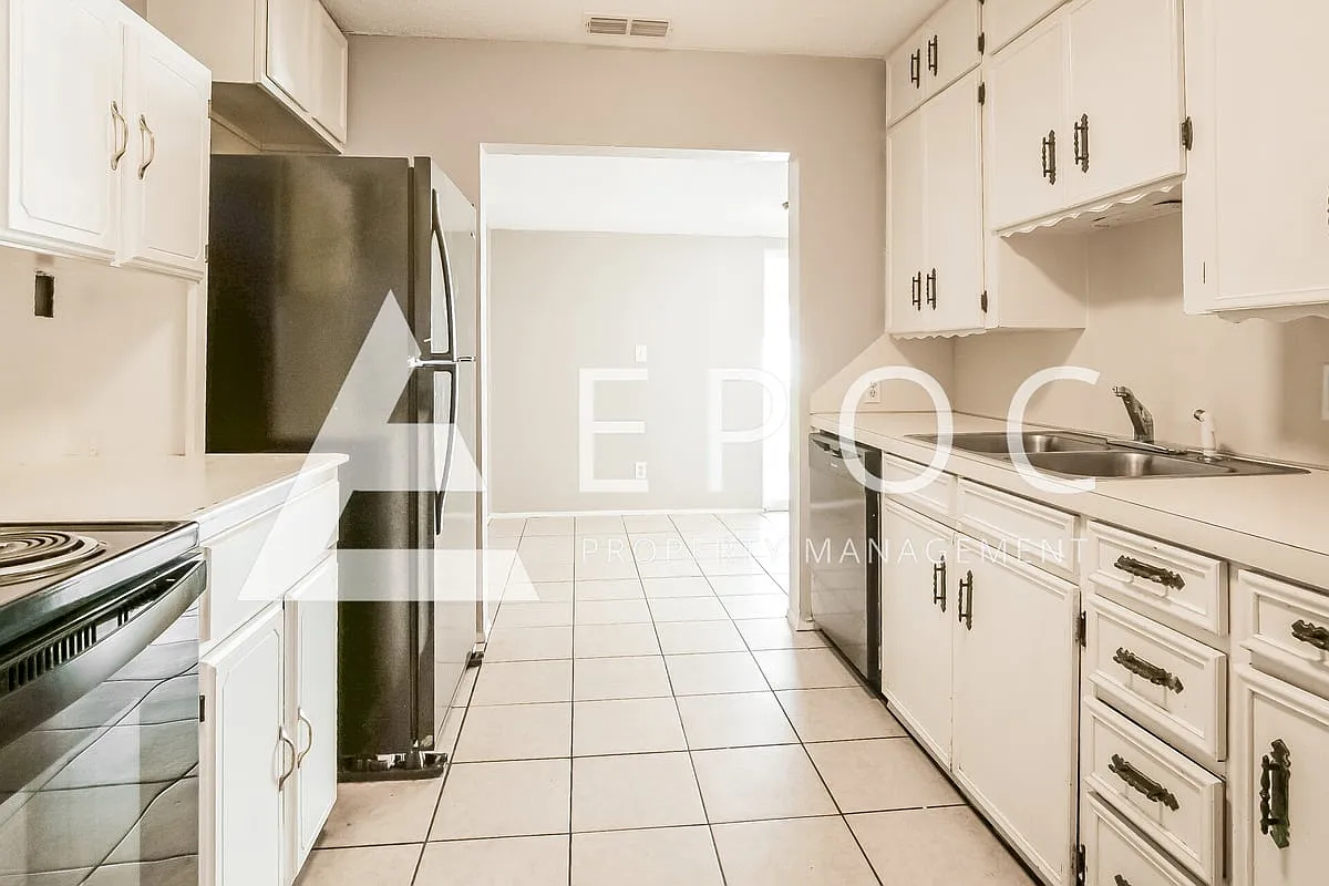 2114 Polk St — Photo 2