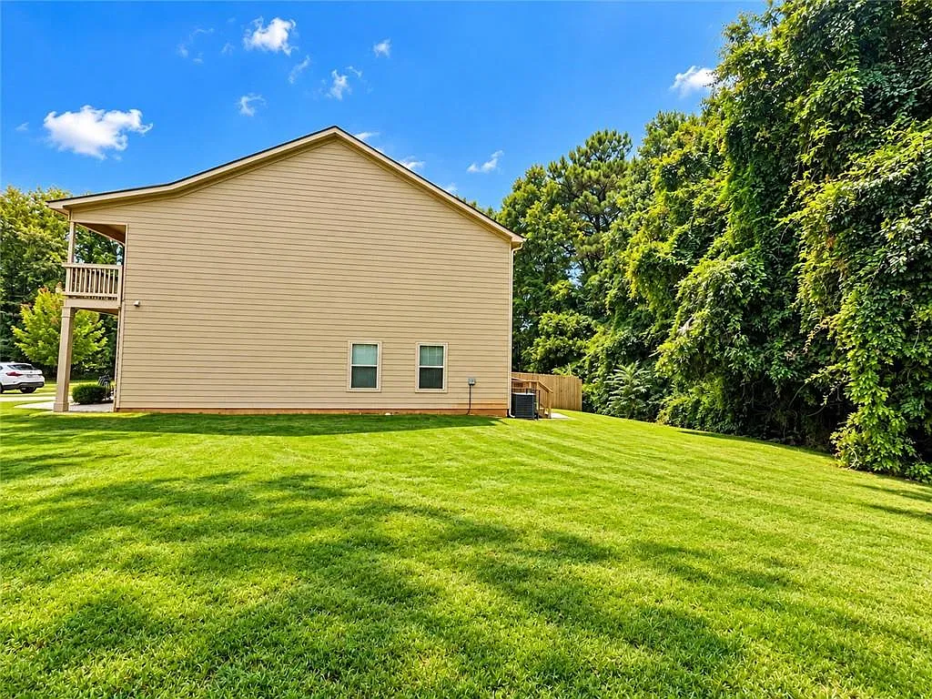 3 bed, 2.5 bath, 1524 sqft, $2,650 — Photo 2