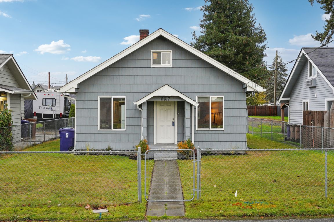 S Clement Ave-S0711-001.jpg