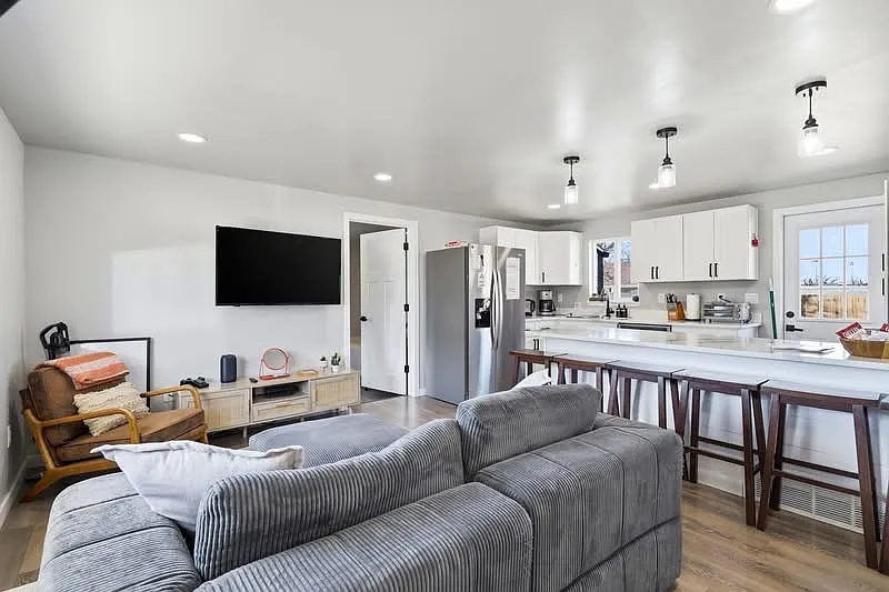 2 bed, 904 sqft, $1,600 — Photo 4