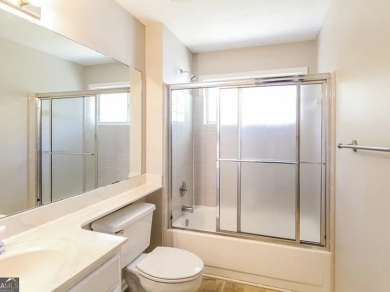 2915 Emerson Lake Dr — Photo 16
