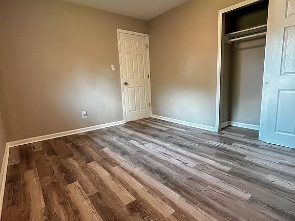 2nd image of 2833 Marshalltown Dr