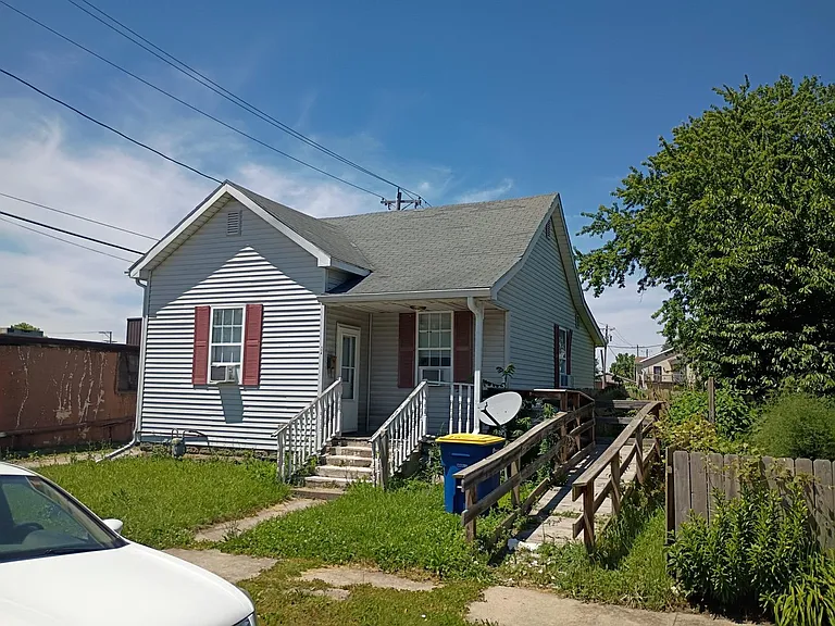 114 E 9th St — Photo 13