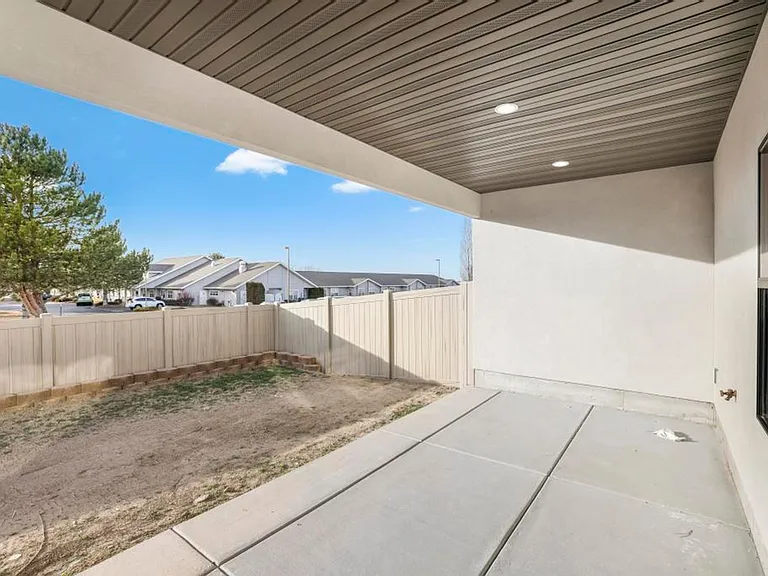 541 Canyon Falls Dr — Photo 43