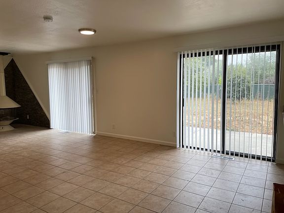 5th image of 2228 Curtis Dr