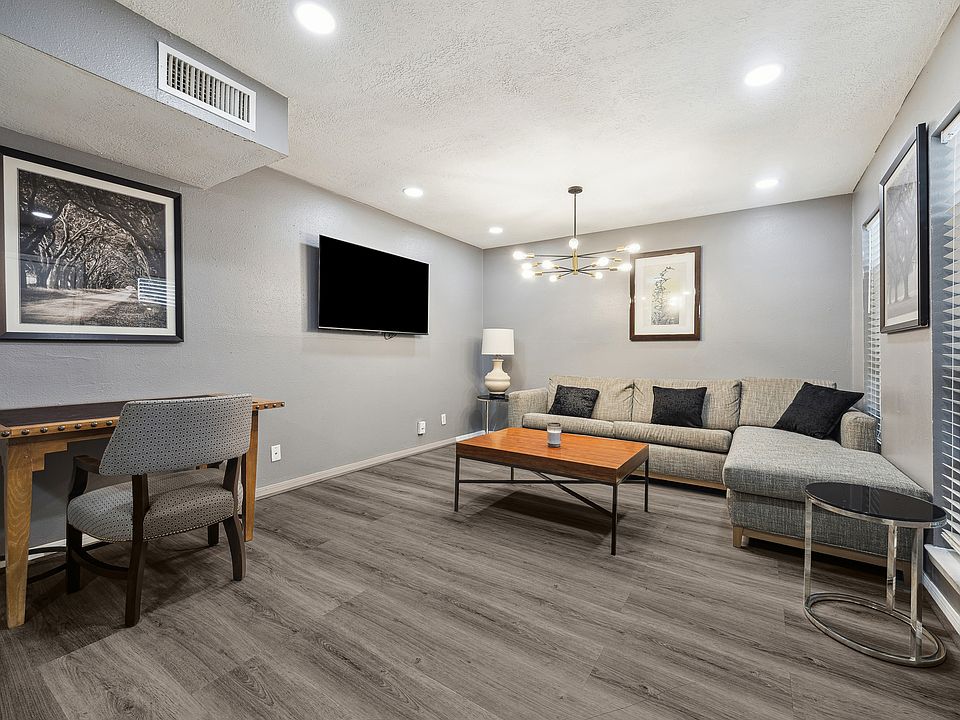 1st image of 1718 Crownover Rd APT 11