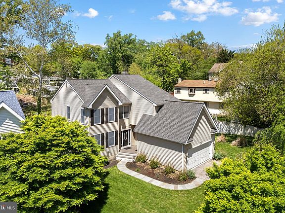 2nd image of 1711 Powder Mill Ln