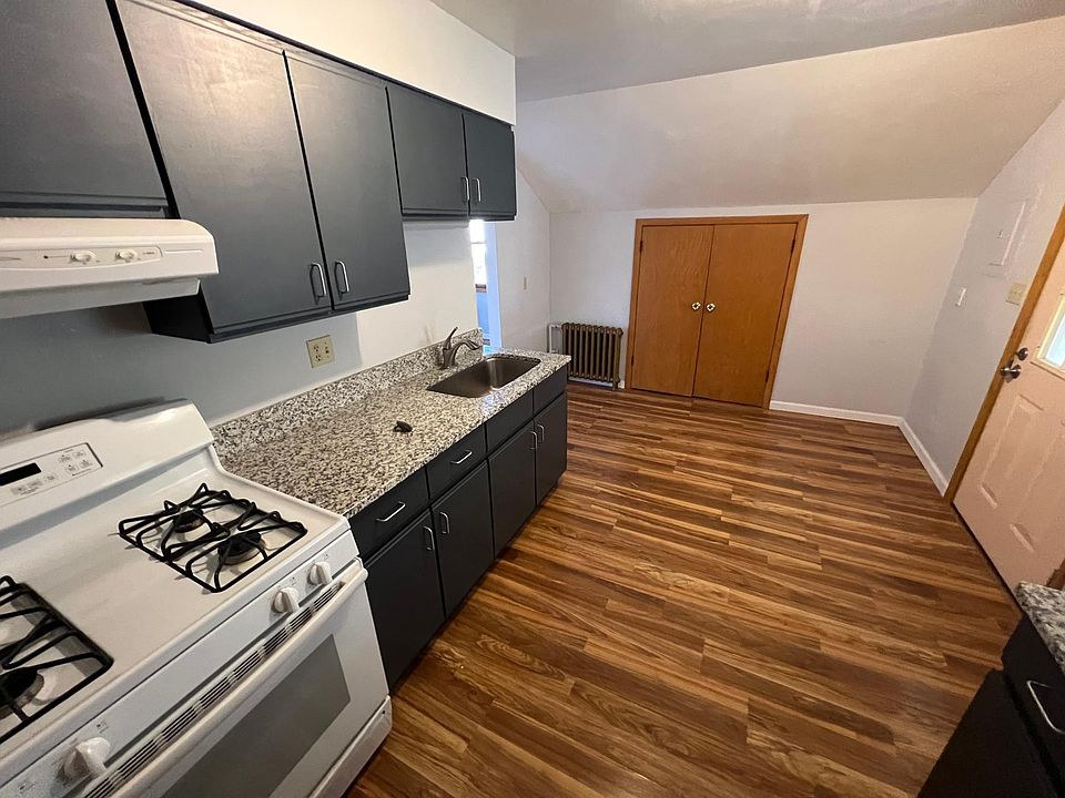 1st image of 2424 5th St NE