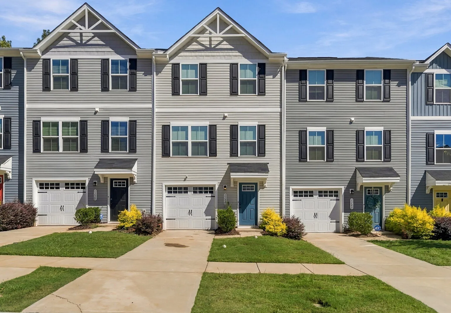3 bed, 2.5 bath, 1589 sqft, $2,150 — Photo 1