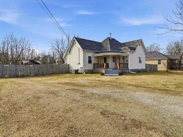 600 W Maple Street, Marshfield, MO 65706