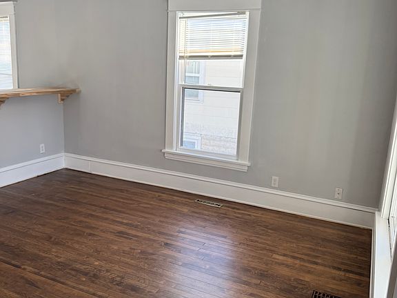 4th image of 1042 19th Ave SE Unit 1