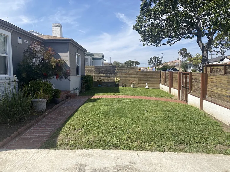 Alviso Ave — Photo 22
