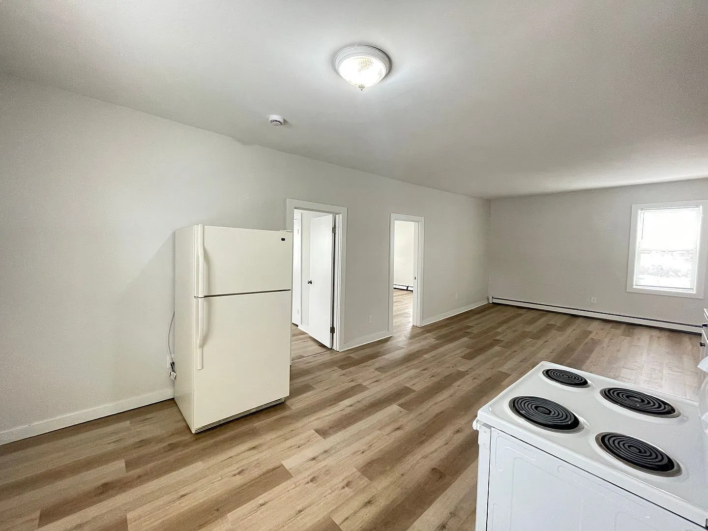 2 bed, 1.0 bath, 765 sqft, $1,695 — Photo 2