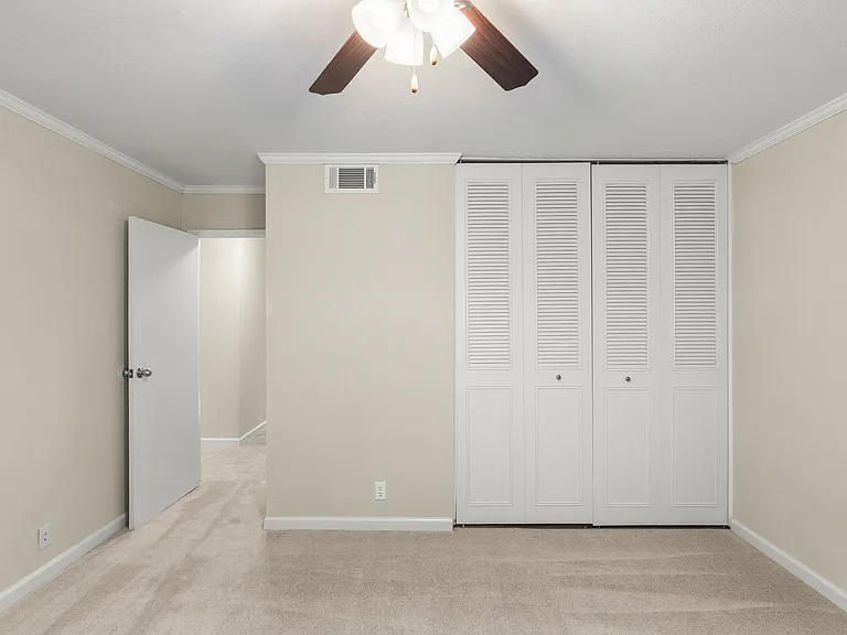 Sycamore Green Apartments — Photo 17