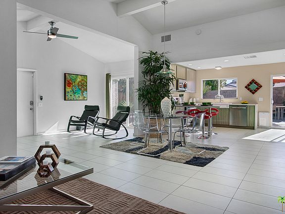 3rd image of 813 S Nueva Vista Dr