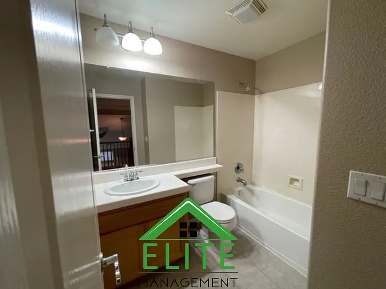 2128 Horseshoe Glen Cir — Photo 15
