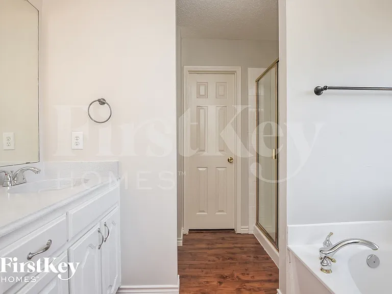 2124 Twin Creek Ln — Photo 10