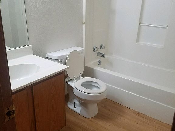 5th image of 301 S Avenue D APT 2
