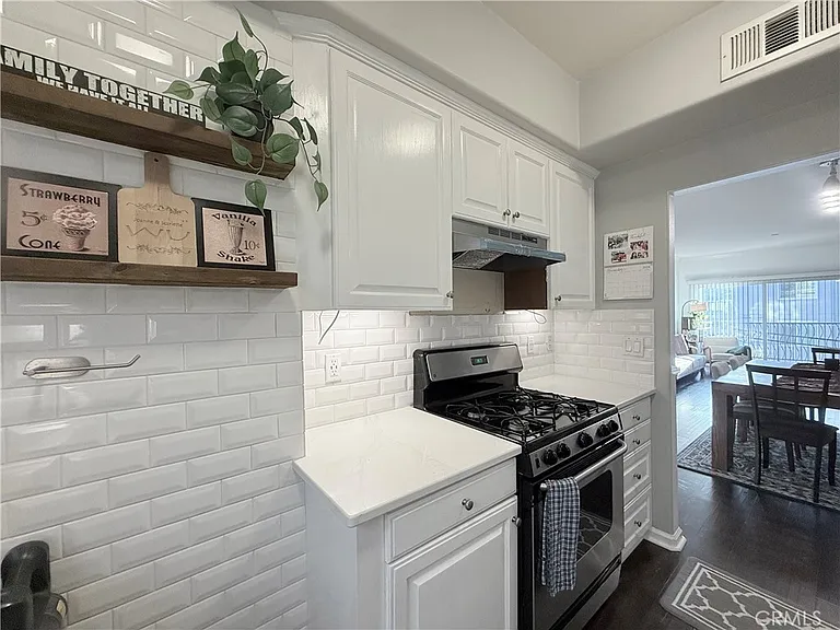 3401 S Bentley Ave #203 — Photo 1