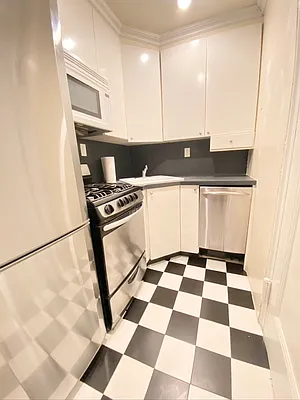 Rented by Silver Line Realty Group NY LLC | media 11