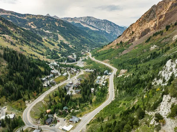 9876 E Little Cottonwood Rd, Sandy, UT 84092