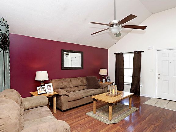 5th image of 132 Bass Pond Glen Dr