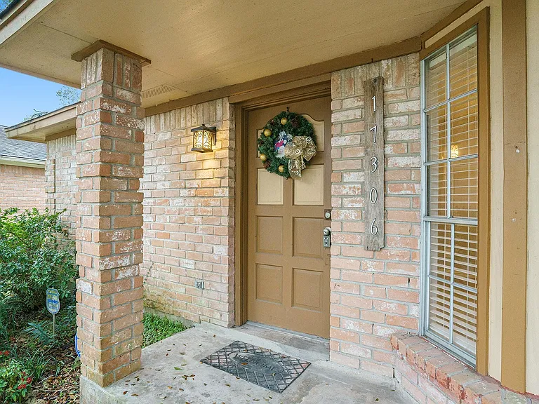 17306 Fife Ln — Photo 4