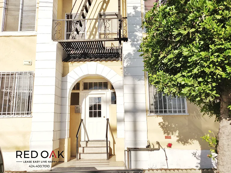 1839 W 12th St #304 — Photo 9