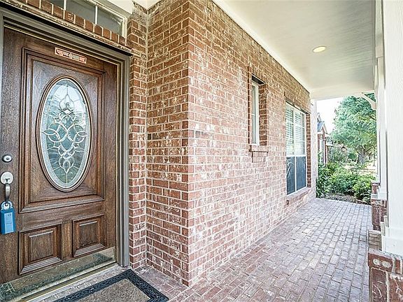 3rd image of 3949 Oakmont Dr