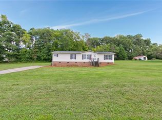 1012 Safehaven Pl, Yadkinville, NC 27055