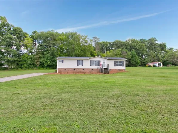 1012 Safehaven Pl, Yadkinville, NC 27055