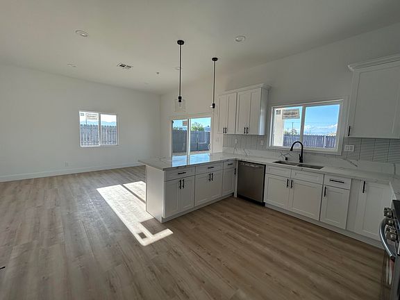 12th image of 8225 Dogwood Ave