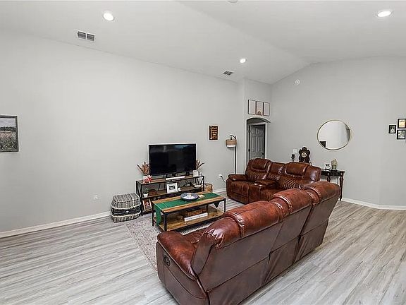 4th image of 1119 Aruba Ave #1